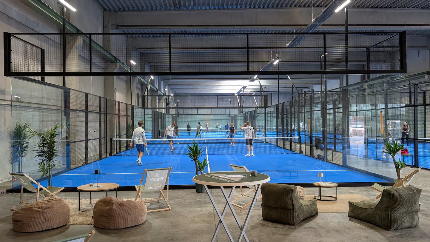 Moderner Padel-Court in der neuen Padelhalle am Freizeitpark Wilnsdorf